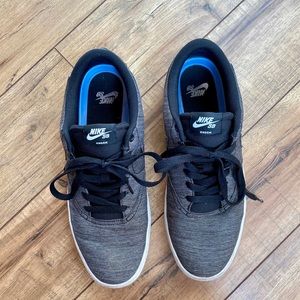 NIKE Men's SB Check Solar Canvas Sneaker